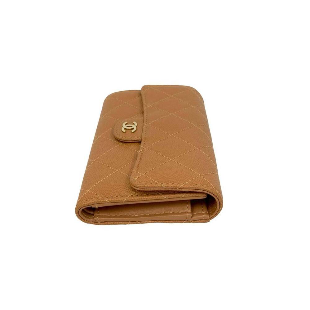 CHANEL Cream Caviar Leather Logo Wallet - Picture 4 of 10